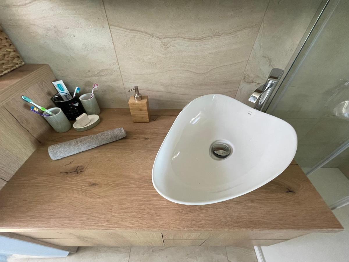 Fenyves Beach Apartman Delux バラトンフェニヴェシュ エクステリア 写真