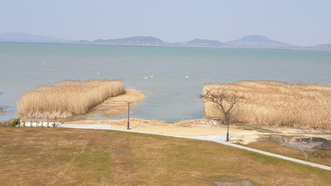 Fenyves Beach Apartman Delux バラトンフェニヴェシュ エクステリア 写真